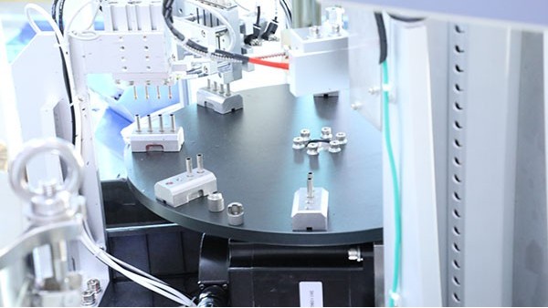 全自動硅膠點膠機