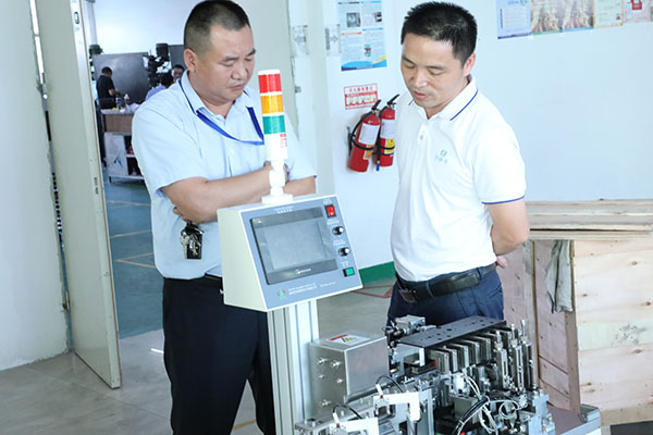 廣州全自動(dòng)點(diǎn)膠機(jī)供應(yīng)商