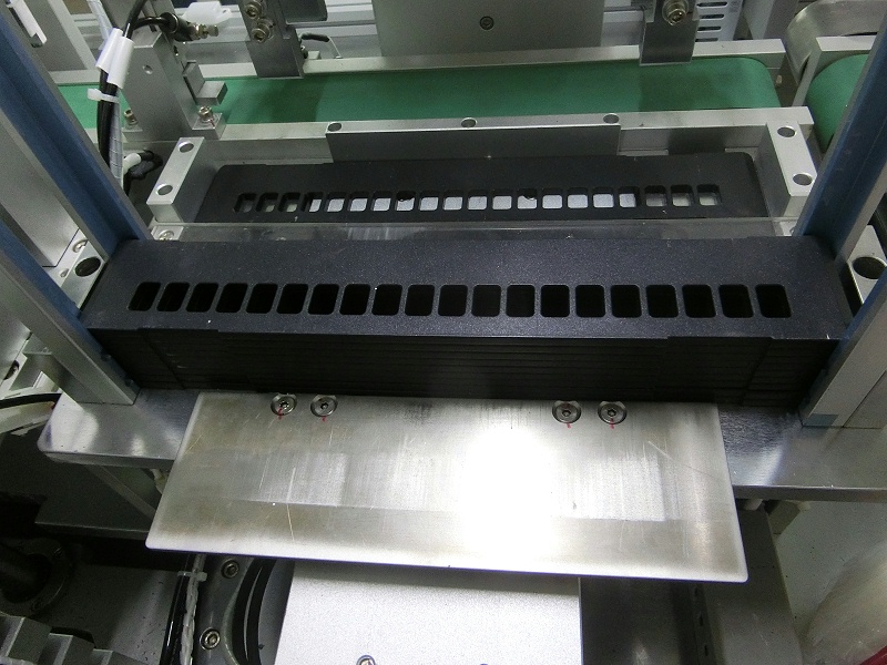 重慶全自動點(diǎn)膠機(jī)廠家