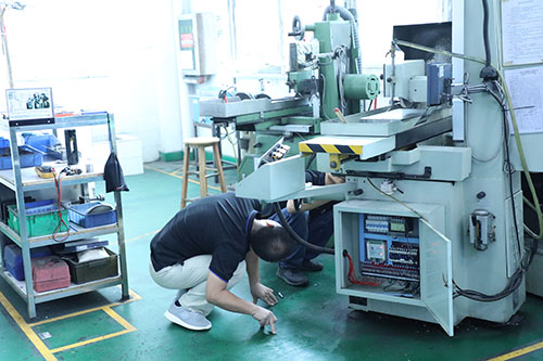 深圳半自動點膠機設備