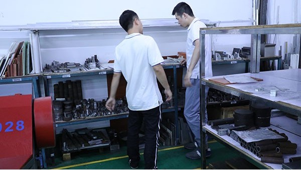 蘇州在線式點(diǎn)膠機(jī)