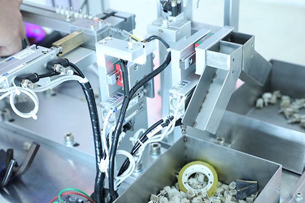 全自動點膠機廠家