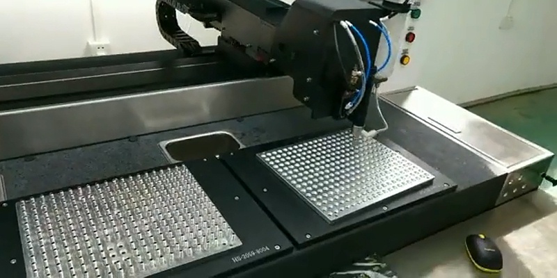 全自動(dòng)視覺分板機(jī)工作圖片