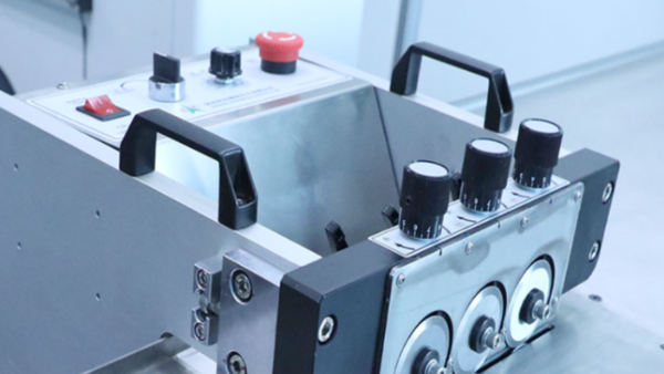 深圳燈條分板機(jī)-全自動分板機(jī)-手推分板機(jī)現(xiàn)貨供應(yīng)