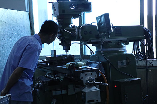 哪些公司需要用到點(diǎn)膠機(jī)？