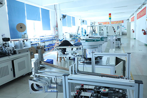 深圳點膠機廠家