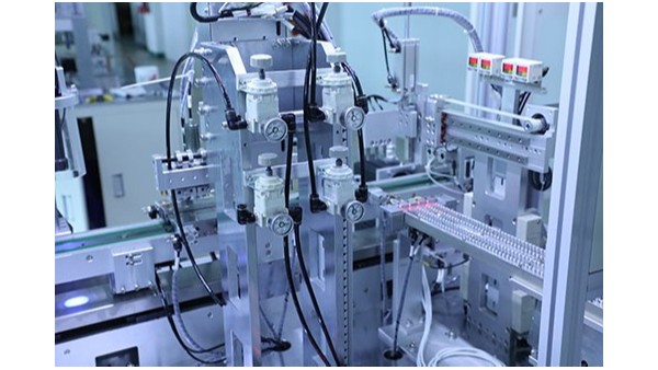 三軸精密點(diǎn)膠機(jī)